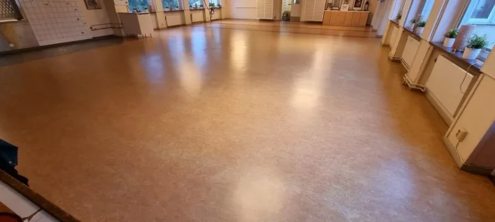 Golvrenovering matsal Stockbergsskolan efter