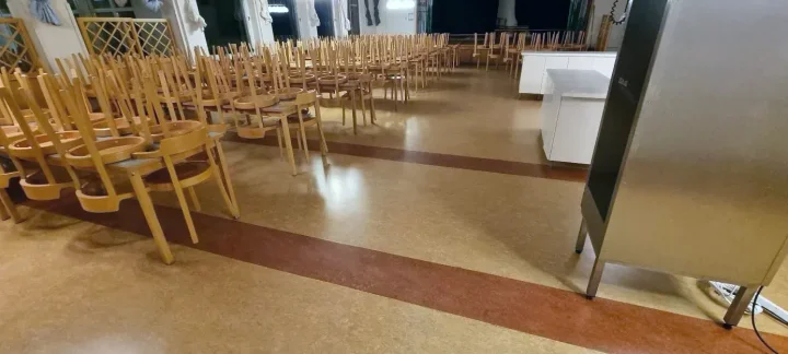 Golvrenovering matsal Stockbergsskolan efter